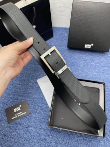 品牌万宝龙 550 特 描述双面原版皮，这款饰有带扣的腰带配以水牛皮衬里，覆以Monogram 牛皮。展现细腻的品牌特质，是牛仔裤的理想配件 字母带扣；35宽
