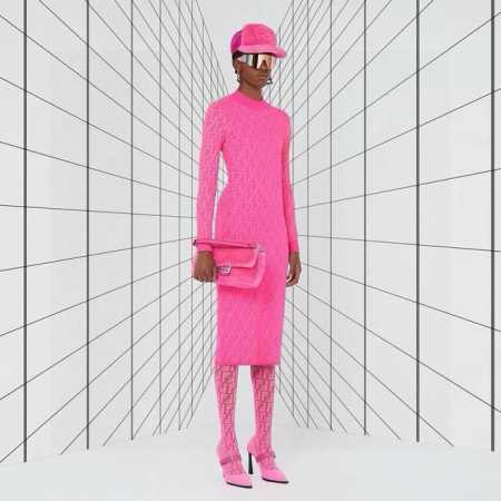 配包装 对版高货 一盒一双 Fendi 双F经典植绒老花字母丝袜 好看到爆炸 ，欧美大牌丝袜一比一高版本制作，可以看得到的工艺！ 潮人秋冬必备单品 ，搭配起来超 - 点击图像关闭