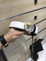 特 配送专柜包装 打孔针 专柜同款、实拍专柜官网，尺寸:宽35Mm，原版间色美人头扣 ，极富设计美感 ，双面采用进口原版小牛皮压花，彰显个性，清晰美观，皮质软，