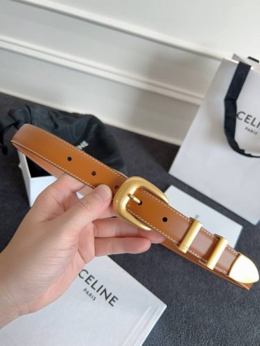 Celine.赛琳 全套包装 Western中号光滑牛皮革腰带 牛皮革 中腰 圆形带扣 2个金属环和1个金属尖头装饰 第一个圆环底部镌刻Celine Paris