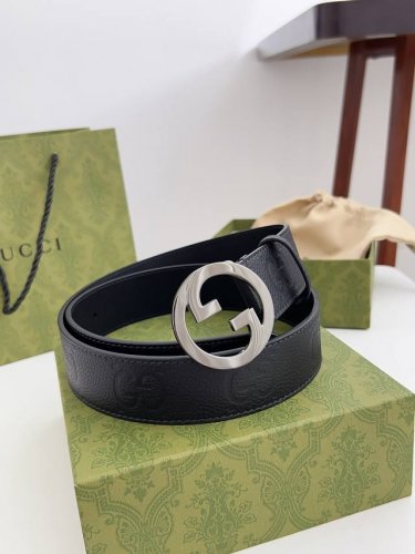 特 古奇 顶级货品 宽度3.8Cm 原厂荔枝纹压制经典花纹， 搭配黑色进口底皮。精细的做工，品质好货。 扣头：纯铜材质 金色 银色 枪色
