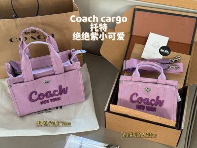 配盒 Size：20*15Cm 小 25*20Cm 中 Coach C家 Cargo Tote 托特包真的很难抵挡 7月新颜色 也太养眼了吧