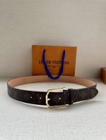 本款3.4宽腰带取材路易威登经典 Monogram 帆布 Monogram 帆布 正绒面革内衬 金属件 搭扣侧镂刻英文字母