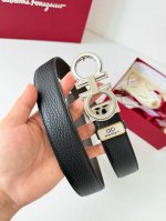 品名：菲拉格慕.Ferrgamo腰带 皮带 原单 型号：挂扣，纯铜材质经典挂扣，实物拍摄，头层牛皮 材料：百分百头层牛皮，保证真皮。纯铜材质，真空电镀永不掉色，