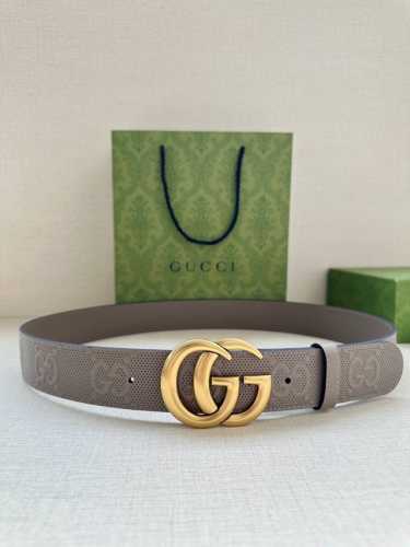 特 宽度4.0Cm Gucci 这款单品将品牌的过去与未来贯通在一起，以现代风格的全新设计诠释了经典设计元素。Guccio Gucci字母交织图案巧妙融入纹理和