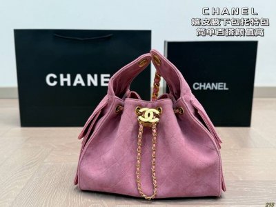8色 香奈儿Chanel 嬉皮腋下包托特包 这款觉得手拎就很好看 配休闲装很酷啊！ 实物很漂亮 质感超级棒 尺寸25 20