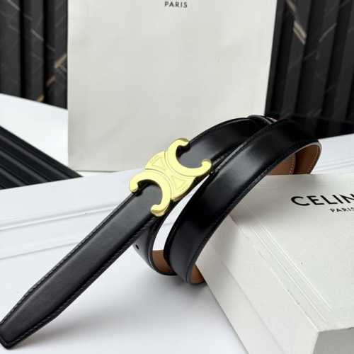 双面腰带，两面均可使用 附赠2个皮革环，配合不同面使用 可拆卸Triomphe搭扣，可搭配其他双面双色皮带 Taurillon皮革和牛皮革 中腰 宽度：1英寸