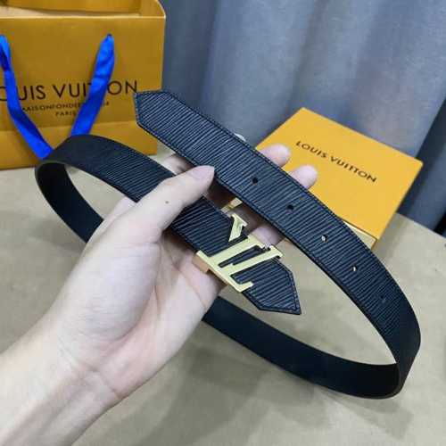 寬： 30Mm L0Uis Vuitt0N 女神必備款！ 寬度30Mm 這款lv字樣女士腰帶以epi水波紋皮革製造.活活潑的亮色飾帶搭配以316精鋼五金即時尚又