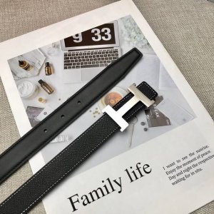H 爱马仕女款 & Swift掌纹小牛皮和epsom小牛皮双面头层皮腰带。搭配专柜品质皮带扣原版法国制造。宽度：24毫米