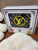 品名：Lv..路易..威登原单 材质：原单牛皮腰带 百分百头层牛皮腰带保证真皮，24K纯钢扣，专柜原单品质、做工精细，时尚大牌，送人自用首选 包