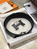特 Hermes爱马仕 全套包装 宽度3.8Cm 进口双面原版牛皮荔枝纹带身，配搭经典H钢扣 可双面使用；欣赏享用完美的设计和优质的皮料精细工艺，不容错过的产品