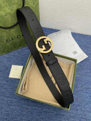 品牌 古驰 Gucci 特 描述 采用高级gucci Signature真皮精制而成，触感厚实，饰以双g商标带扣。腰带为意大利尺寸，请在购买前参阅腰带尺寸指南.
