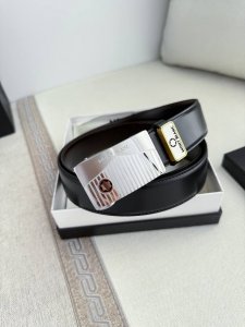 品名：万宝龙.Montblanc原单 腰带 自动皮带 型号：自动带，原版新款纯钢材质自动扣，双面头层牛皮实物拍摄， 材料：百分百头层牛皮，保证真皮。专柜同等质量