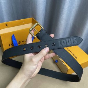 寬：35Mm Louis Vuitton 海外原單代購級別 老鼠貨 寬度35毫米 編碼m0044 黑色進口小牛皮內襯 尾巴壓有路易威登藍色字樣 獨具特色 精品復