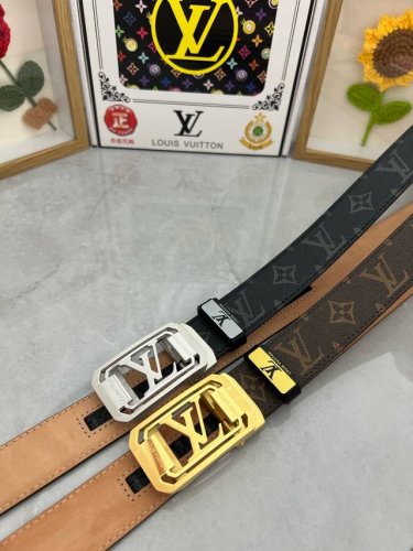 品名：Lv..路易..威登自动带 材质：原单牛皮腰带 百分百头层牛皮腰带保证真皮，24K纯钢扣，专柜原单品质、做工精细，时尚大牌，送人自用首选 包装： 请认准如