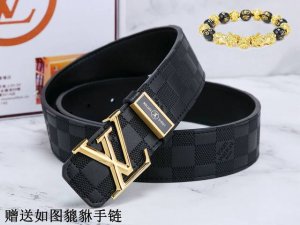 皮带 Lv..路易..威登原单 腰带 百分百头层牛皮 保证真皮 24K纯钢扣双面可用专柜同等质量 送人自用首选 包装 请认准如图专柜包装 赠送打孔器 银联发票