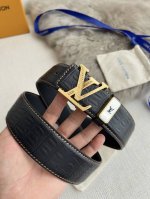 品名： Lv..路易..威登腰带皮带原单 型号：挂扣，经典纯钢材质挂扣，头层牛皮，图片实物拍摄 材料：头层牛皮，挂扣系列，纯钢材质扣头，钯镀电镀