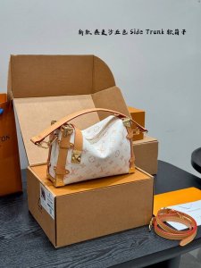 全套礼盒 带芯片！ 谷爱凌同款 秀款 小箱子 Lv Side Trunk 新款燕麦沙丘色 盒子包 箱子包 24新款！是软软箱子 很多精致的小细节在里面 大容量又