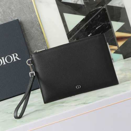 A5手拿包 黑色粒面牛皮革Cd Icon 标志 P10,000 编号:2Esca490Cdi Hoon 尺寸:26.5X17.5厘米 长X高 可收纳 A5 和美
