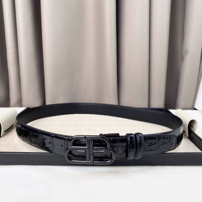 Alenciaga Bb 窄版腰带 这款Bb 版腰带来自Balenci设计细节 正面扣 双面佩戴 可裁剪款式 打孔式细节3.5Cm