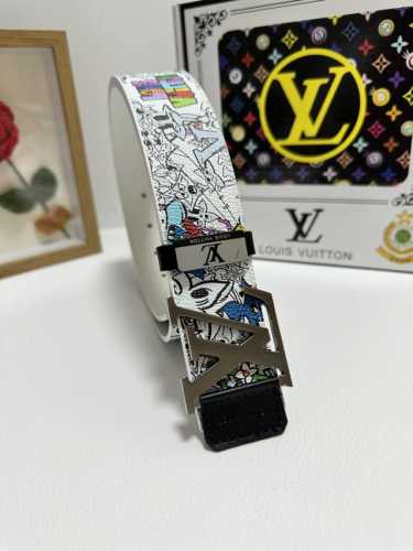 品名：Lv..路易..威登 材质：原单牛皮腰带 百分百头层牛皮腰带保证真皮，24K纯钢扣，专柜原单品质、做工精细，时尚大牌，送人自用首选 包装： 请认准如图专柜