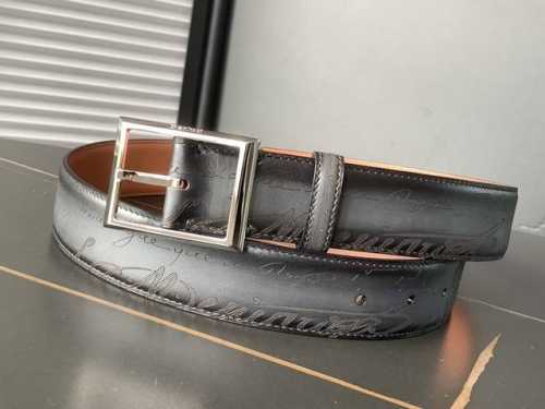 Berluti 布鲁提 新款上新 最新款男士腰带，高端质感感受，顶级擦色小牛皮质感极好，五金Logo立体分明，欧美风格走马蜡线手工缝制，色泽高端