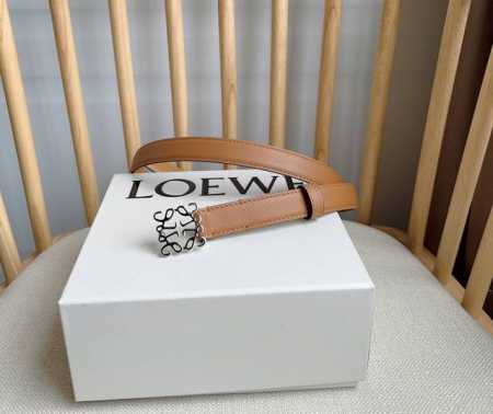 Loewe 罗意威 专柜最新同款腰带 平纹牛皮革腰带 配有loewe Anagram针扣 卓越的工艺 个性的造型 精美的材质 宽:2.0Cm - 点击图像关闭