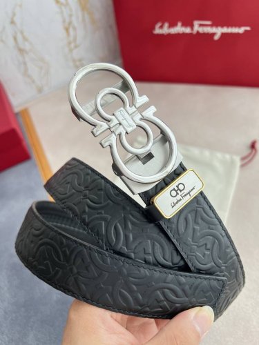 品名：Ferrgamo..菲拉格慕腰带自动带皮带 型号：纯钢材质自动扣，头层牛皮，自动带身 材料：百分百头层牛皮，保证真皮。24K纯钢扣专柜同等质量， 头层牛皮