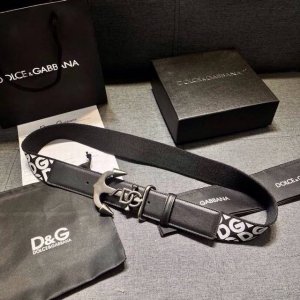 Dolce&Gabbana 全新软质小牛皮腰带，缀以个性化徽标搭扣。小牛皮腰带，搭配徽标装饰搭扣: 腰带宽度：40 Mm 镀钌金属搭扣 意大利制造 带面:牛皮革