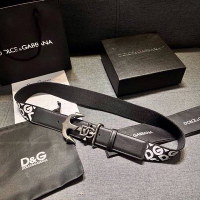 Dolce&Gabbana 全新软质小牛皮腰带，缀以个性化徽标搭扣。小牛皮腰带，搭配徽标装饰搭扣: 腰带宽度：40 Mm 镀钌金属搭扣 意大利制造 带面:牛皮革