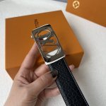 特 品牌：【路易威登】新款进口小牛皮，手感细腻柔软。搭配纯钢自动精品钢扣，男士必备！宽度：3.5Cm