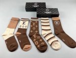 特 Louis Vuitton 路易威登驴家新品女款高筒袜子 一盒五双 纯棉材质，提花经典标志，柔软舒适透气，提花经典标志，炒鸡Nice的款式大牌出街，潮人必备