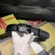 古奇 ，宽4.0Cm，这款男士腰带采用精致的黑色皮革呈现。亮色调g搭扣展现整款设计的突出亮点，为单品注入优雅的品牌标识内涵