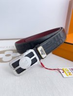 品名： 爱玛仕.Hermes腰带 皮带 原单 型号：挂扣，经典纯钢材质扣头，双面头层牛皮，图片实物拍摄 材料：双面头层牛皮，挂扣系列，纯钢材质扣头，钯镀电镀工艺