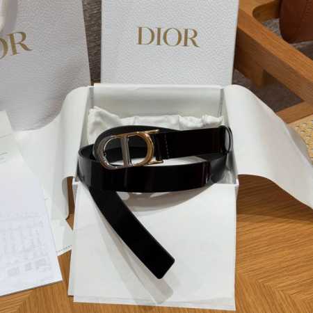 Cd新款女士腰带 顶级牛皮腰带2.5毫米 搭配Cd标志扣头 光滑牛皮革 尺寸码数欧码 75- . - 点击图像关闭