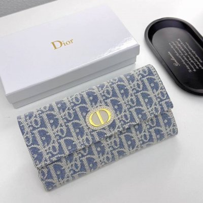 Dior 0938 乳白色颜色 乳白色 尺寸 19*10.5*3.5Dior专柜最新款火爆登场！采用进口小牛皮，绝美绣线，做工精致，媲美专柜！