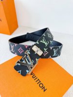 品名： Lv..路易..威登腰带皮带原单 型号：挂扣，经典纯钢材质挂扣，头层牛皮，图片实物拍摄 材料：头层牛皮，挂扣系列，纯钢材质扣头，钯镀电镀工艺永不掉色。原