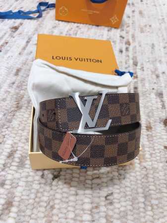 配全套包装礼盒 Louis Vitton 原单实拍 4.0Cm男款 精细打磨钢扣 原版开料 带身双面设计 - 点击图像关闭
