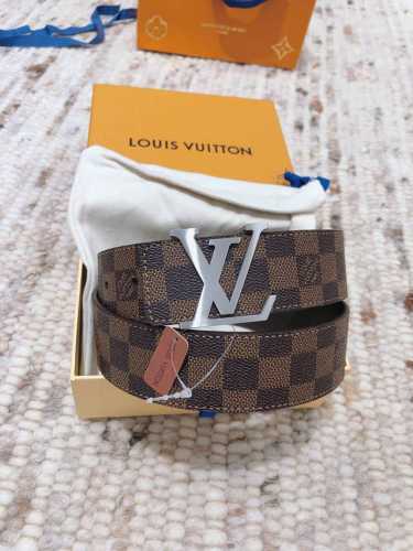 配全套包装礼盒 Louis Vitton 原单实拍 4.0Cm男款 精细打磨钢扣 原版开料 带身双面设计