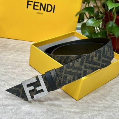 Fendi 芬迪 专柜同款 宽4.0Cm 双环正反用腰带 Ff按钉搭扣 黑色Cuoio Romano皮革材质 反面面料带有烟草黄和黑色Ff图案 黑色珐琅金属饰面