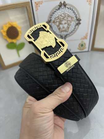 品名：Versace.范思哲 材质：原单牛皮腰带 百分百头层牛皮腰带保证真皮，24K纯钢扣，专柜原单品质、做工精细，时尚大牌，送人自用首选 包装： 请认准如图专 - 点击图像关闭