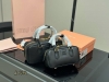 升级版配盒 Size：28*13Cm 23*11Cm Miumiu保龄球 公文包 包包甜度刚好！ 很难不爱啊啊！ 可手拎也可斜挎 绝对不是小废包哦容量足足的~~