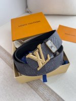 品名： Lv..路易..威登腰带皮带原单P210 型号：挂扣，经典纯钢材质挂扣，头层牛皮，图片实物拍摄 材料：头层牛皮，挂扣系列，纯钢材质扣头，钯镀电镀工艺永不