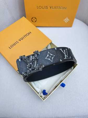 品牌：Lv、、路易、、威登！ 原单：特 皮带腰带：单面使用专柜质量、头层牛皮、24K纯钢扣、送人自用首选、保证真皮 包装：请认准图片专柜包装、送打孔器 全套包装 - 点击图像关闭