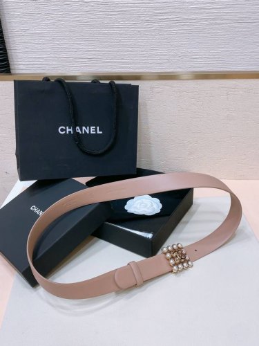 Chanel 24C 小牛皮、金属 与琉璃珍珠 金与珍珠白 Logo搭扣 手感柔软 细腻3.0Cm 码数75- -100