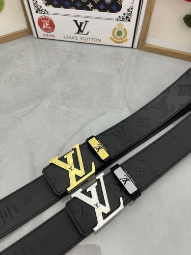 品名 Lv..路易..威登原单 材质 原单牛皮腰带 百分百头层牛皮腰带保证真皮 24K纯钢扣 专柜原单品质 做工精细 时尚大牌 送人自用首选 包装 请认准如图专