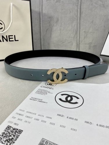 宽度3.0Cm Chanel 香奈儿 经典款平纹 两面牛皮搭配 金 银 色镶钻钢扣。