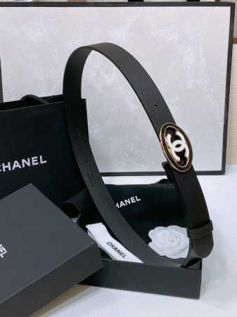 Chanel 24C 黄铜金属 水钻黑 与 白Logo搭扣 黄铜金属进口羊皮带身 饰有Cc小Logo手感柔软 细腻 3.0Cm - 点击图像关闭