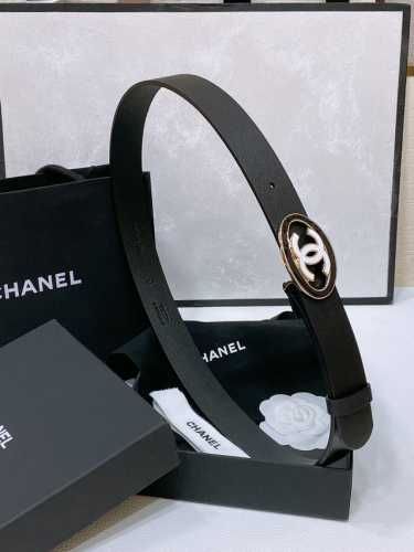 Chanel 24C 黄铜金属 水钻黑 与 白Logo搭扣 黄铜金属进口羊皮带身 饰有Cc小Logo手感柔软 细腻 3.0Cm