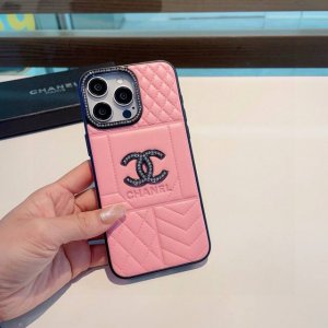 Iphone16系列更新 Chanel香奈儿限定款菱格压花手机壳、闪钻镜头高位保护，侧面皮质全包 时尚奢华 型号：为了不出现报错型号，请打开本机查看手机设置显示